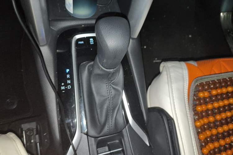 Used Toyota FRONTLANDER 2024 2.0L CVT Elite Edition Gear Lever