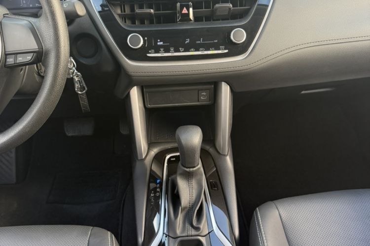 Used Toyota FRONTLANDER 2024 2.0L CVT Elite Plus Edition Gear Lever