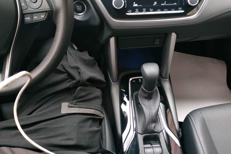 Used Toyota FRONTLANDER 2024 2.0L CVT Leading Plus Edition Gear Lever