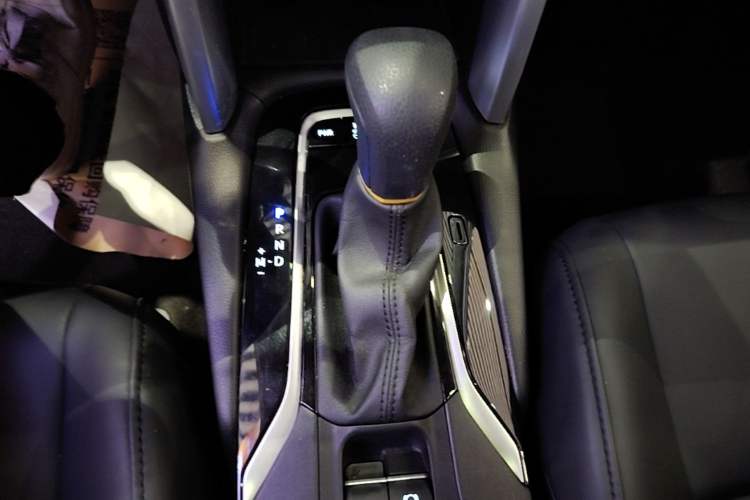 Used Toyota FRONTLANDER 2024 2.0L CVT Leading Edition Gear Lever