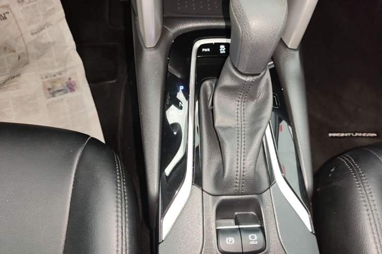 Used Toyota FRONTLANDER 2024 2.0L CVT Elite Edition Gear Lever