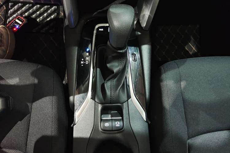 Used Toyota FRONTLANDER 2024 2.0L CVT Elite Edition Gear Lever