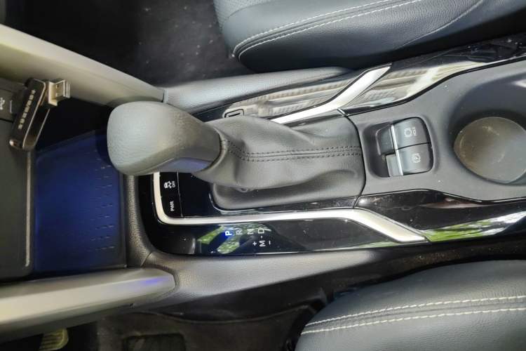 Used Toyota FRONTLANDER 2024 2.0L CVT Elite Edition Gear Lever