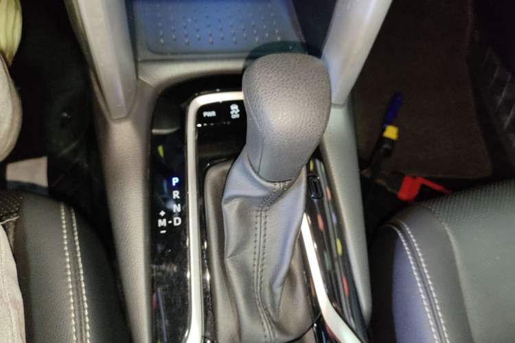 Used Toyota FRONTLANDER 2024 2.0L CVT Leading Plus Edition Gear Lever