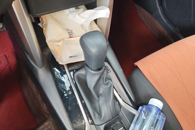 Used Toyota FRONTLANDER 2024 2.0L CVT Elite Edition Gear Lever