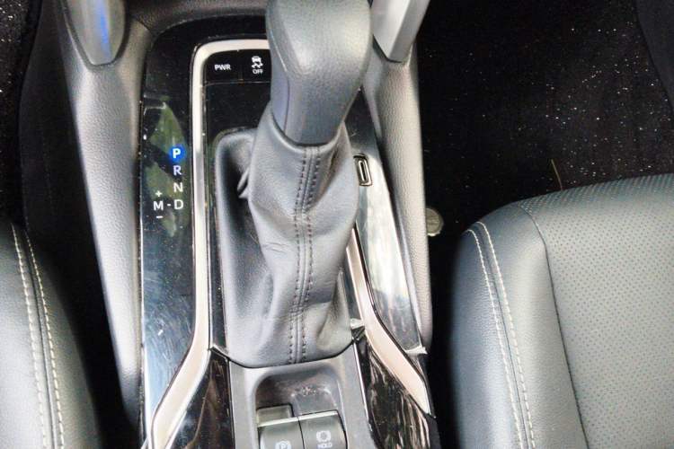 Used Toyota FRONTLANDER 2024 2.0L CVT Elite Plus Edition Gear Lever