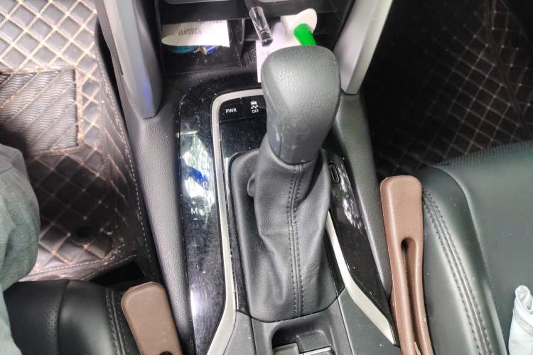 Used Toyota FRONTLANDER 2024 2.0L CVT Elite Edition Gear Lever