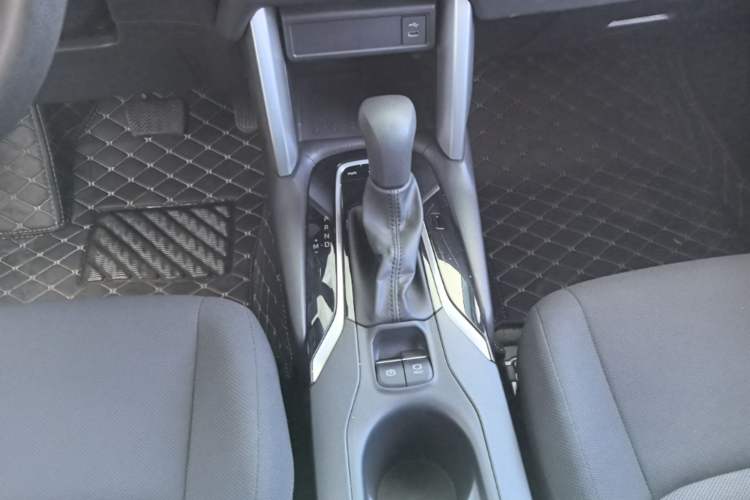 Used Toyota FRONTLANDER 2024 2.0L CVT Elite Edition Gear Lever