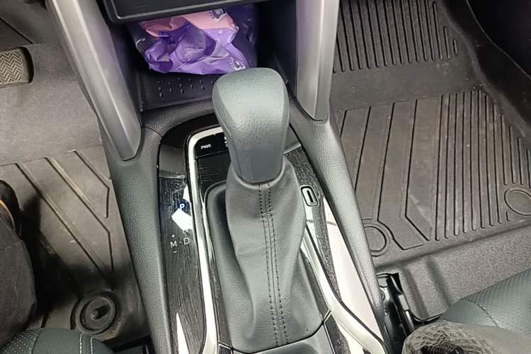 Used Toyota FRONTLANDER 2024 2.0L CVT Elite Edition Gear Lever