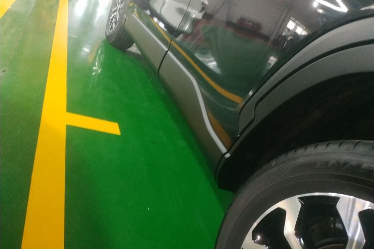 Used Toyota FRONTLANDER 2024 2.0L Smart Electric Hybrid Dual-Engine Luxury Edition Left Side Sill