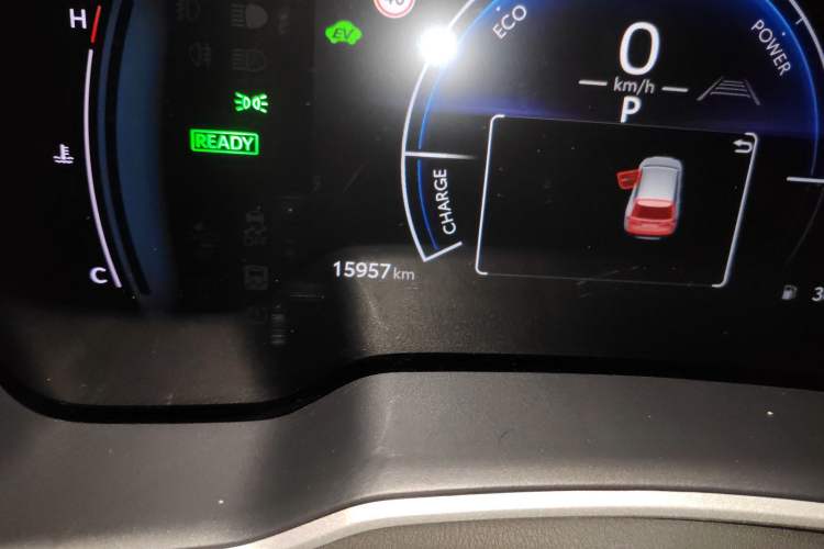 Used Toyota FRONTLANDER 2024 2.0L Smart Electric Hybrid Dual-Engine Luxury Edition Odometer Close Up