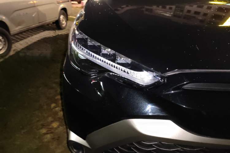 Used Toyota FRONTLANDER 2024 2.0L Smart Electric Hybrid Dual-Engine Luxury Edition Right Front Headlight
