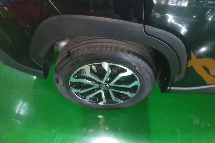 Used Toyota FRONTLANDER 2024 2.0L Smart Electric Hybrid Dual-Engine Luxury Edition Right Rear Wheel Hub