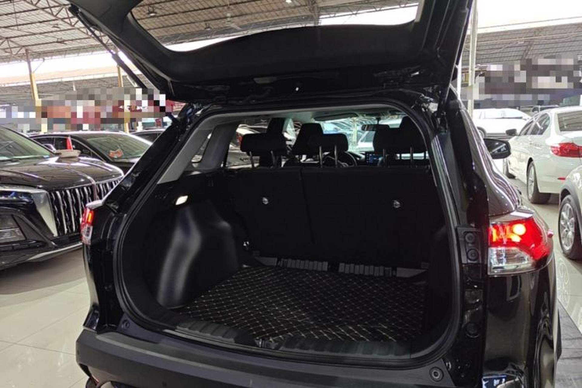 Used Toyota FRONTLANDER 2024 2.0L CVT Elite Edition Trunk