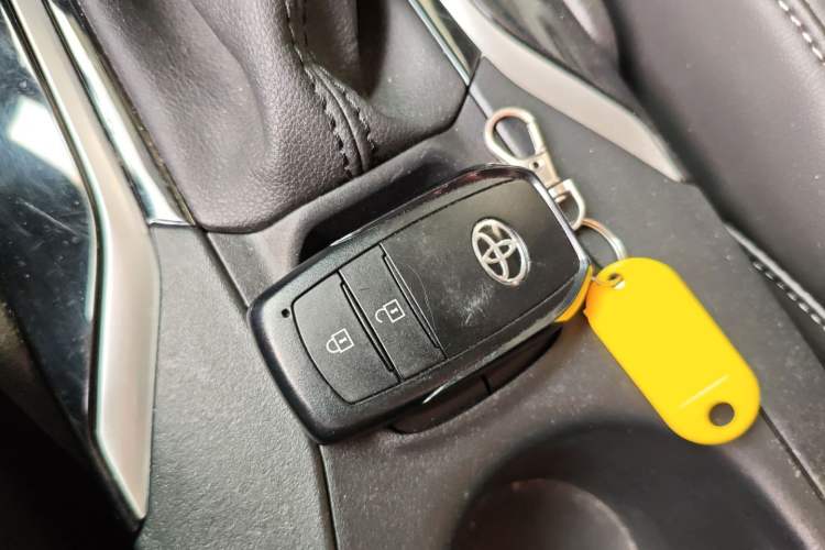 Used Toyota FRONTLANDER 2024 2.0L CVT Leading Edition Vehicle Key