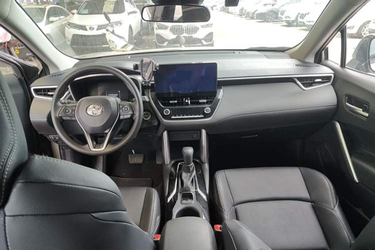 Used Toyota FRONTLANDER 2024 2.0L CVT Luxury Edition Center Console