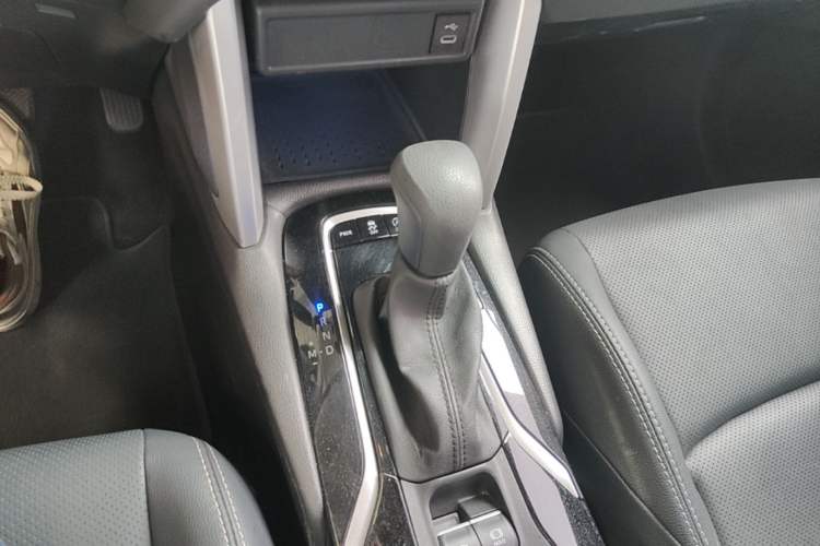 Used Toyota FRONTLANDER 2024 2.0L CVT Luxury Edition Gear Lever