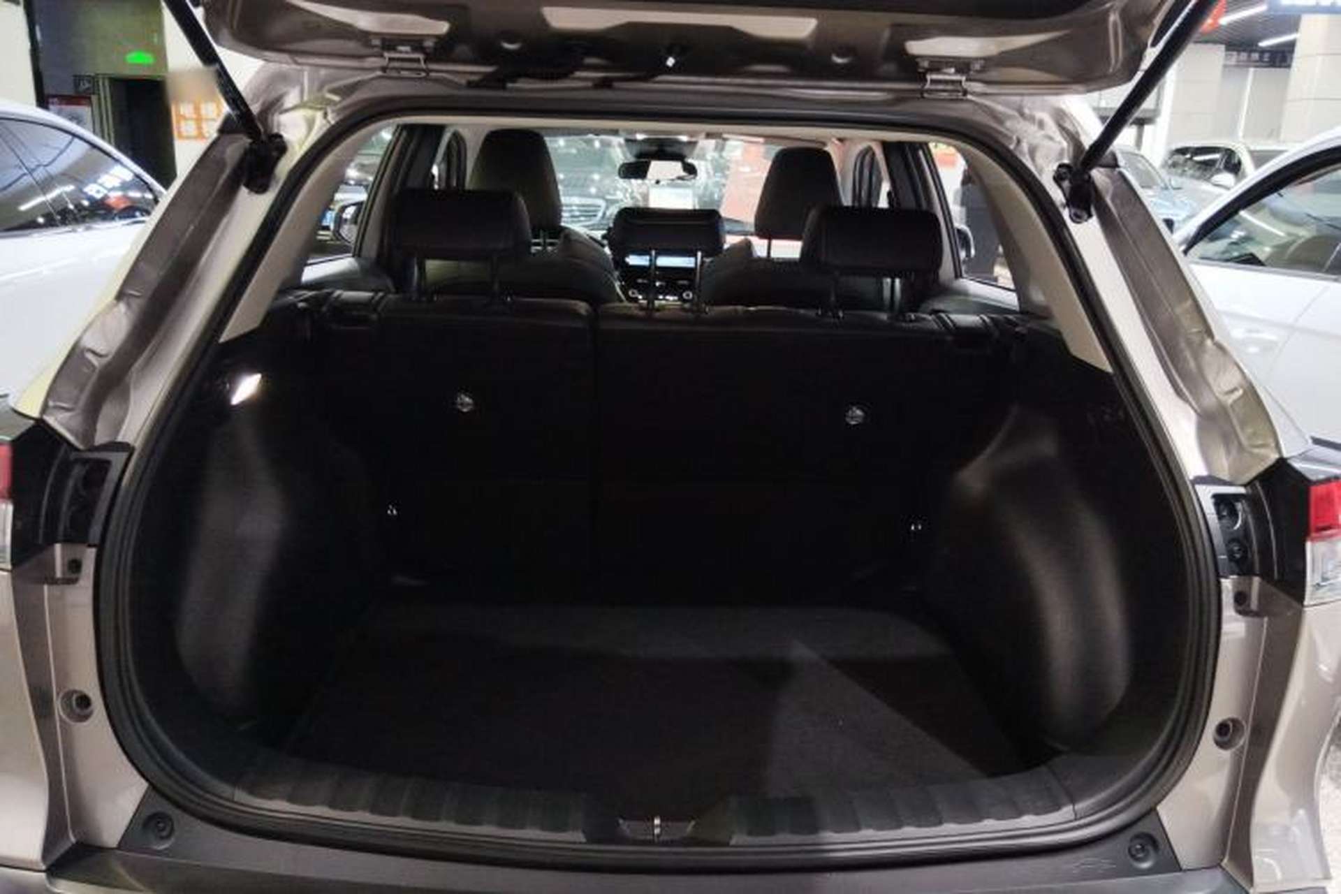 Used Toyota FRONTLANDER 2024 2.0L CVT Luxury Edition Trunk