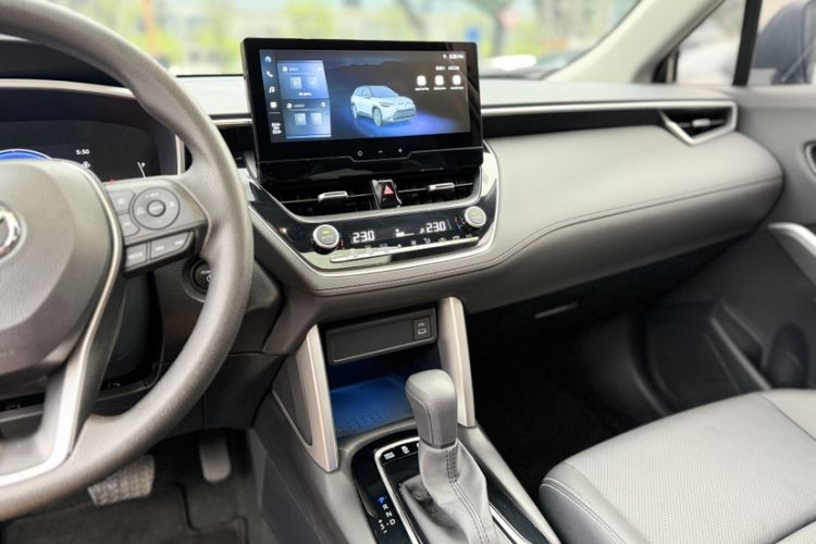 Used Toyota FRONTLANDER 2024 2.0L Smart Electric Hybrid Dual-Engine Luxury Edition Audio And AC Panel