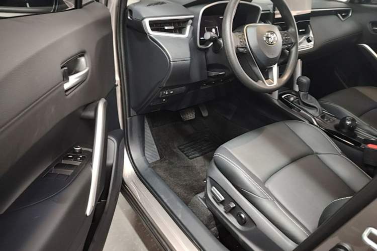 Used Toyota FRONTLANDER 2024 2.0L Smart Electric Hybrid Dual-Engine Luxury Edition Driver Seat