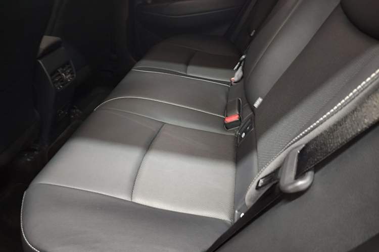Used Toyota FRONTLANDER 2024 2.0L Smart Electric Hybrid Dual-Engine Luxury Edition Left Rear Seat