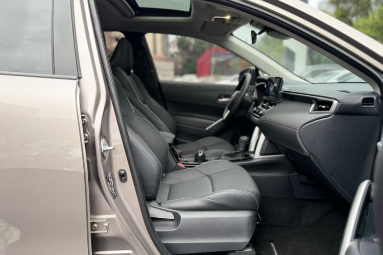 Used Toyota FRONTLANDER 2024 2.0L Smart Electric Hybrid Dual-Engine Luxury Edition Right Front Seat
