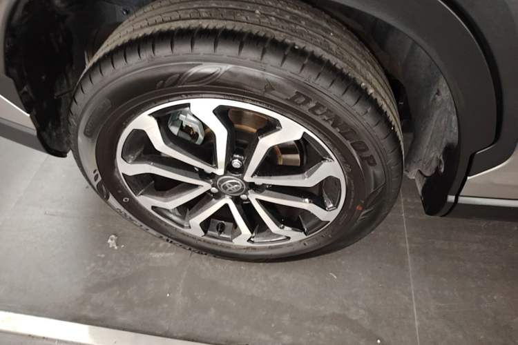 Used Toyota FRONTLANDER 2024 2.0L Smart Electric Hybrid Dual-Engine Luxury Edition Right Rear Wheel Hub