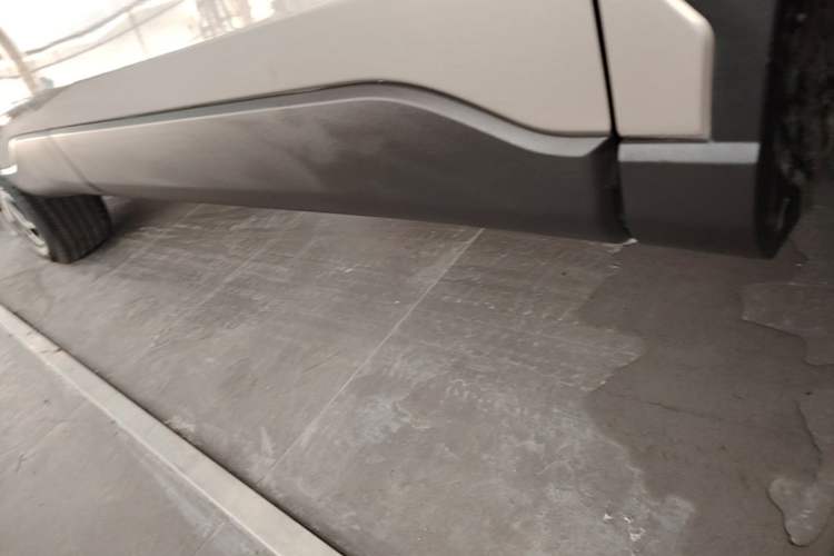 Used Toyota FRONTLANDER 2024 2.0L Smart Electric Hybrid Dual-Engine Luxury Edition Right Side Sill