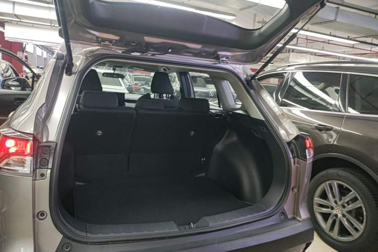 Used Toyota FRONTLANDER 2024 2.0L CVT Elite Edition Trunk