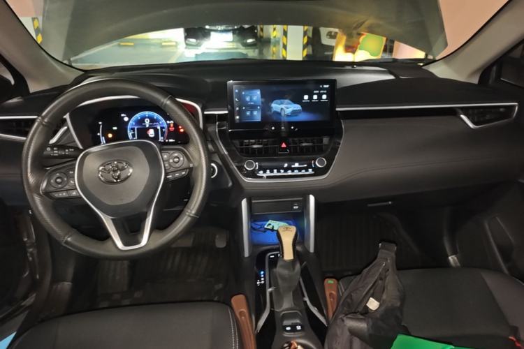 Used Toyota FRONTLANDER 2024 2.0L CVT Leading Plus Edition Center Console