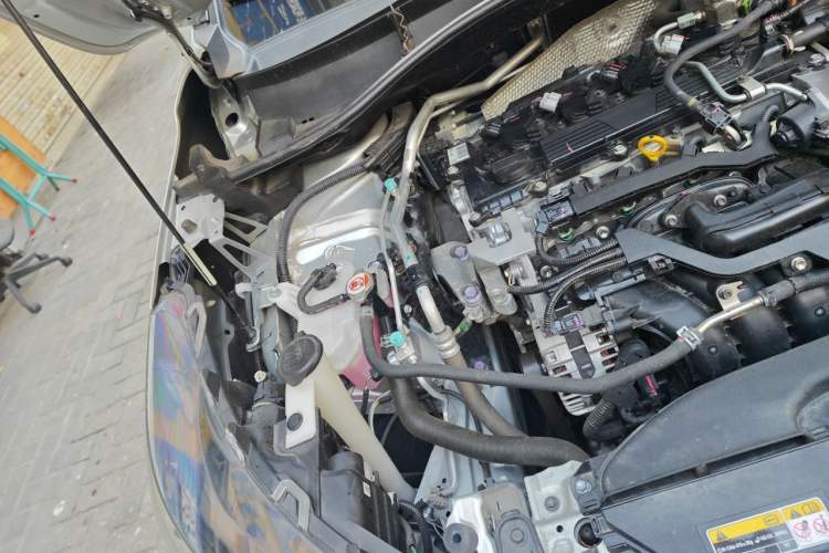 Used Toyota FRONTLANDER 2024 2.0L CVT Elite Edition Engine Bay Right