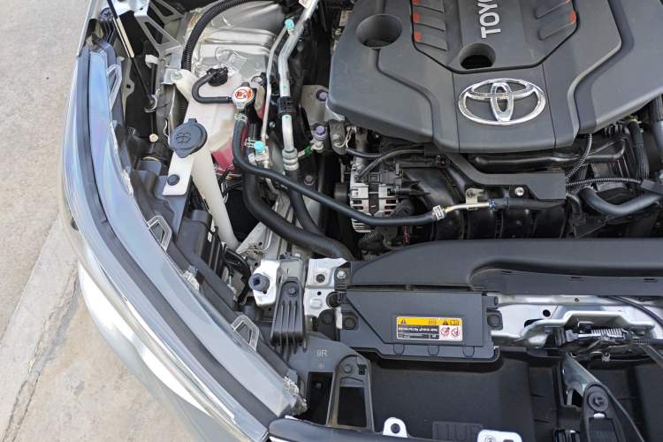 Used Toyota FRONTLANDER 2024 2.0L CVT Elite Edition Engine Bay Right