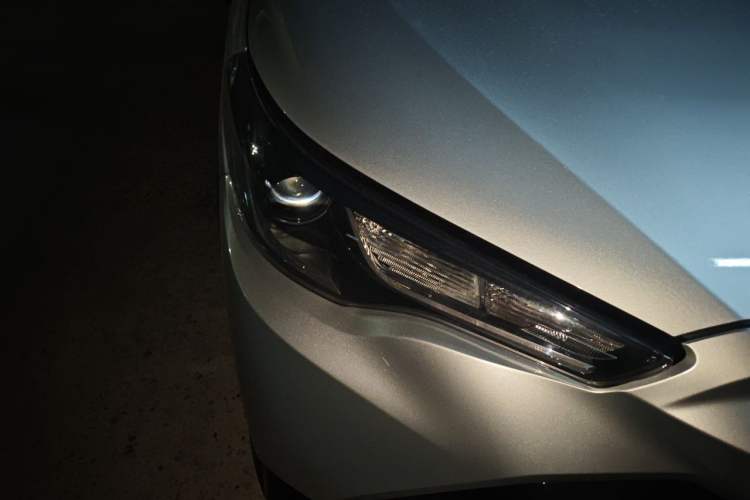 Used Toyota FRONTLANDER 2024 2.0L CVT Elite Plus Edition Right Front Headlight