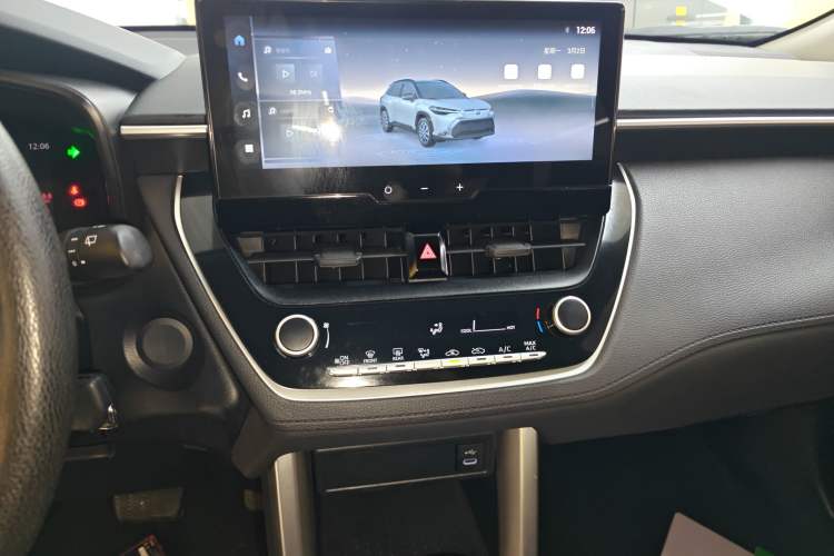 Used Toyota FRONTLANDER 2024 2.0L CVT Elite Edition Audio And AC Panel