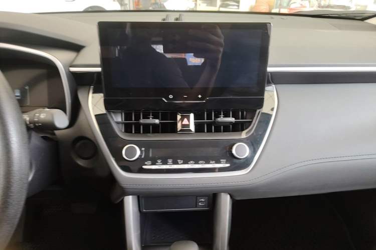 Used Toyota FRONTLANDER 2024 2.0L CVT Elite Plus Edition Audio And AC Panel