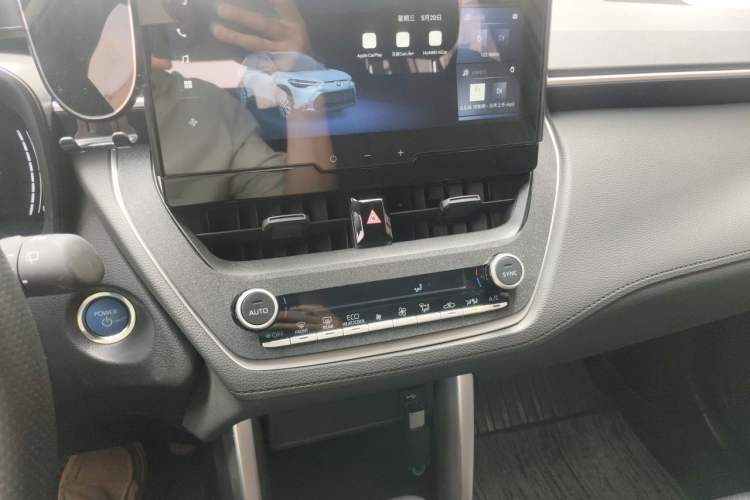 Used Toyota FRONTLANDER 2024 2.0L Smart Electric Hybrid Dual-Engine Leading Edition Audio And AC Panel