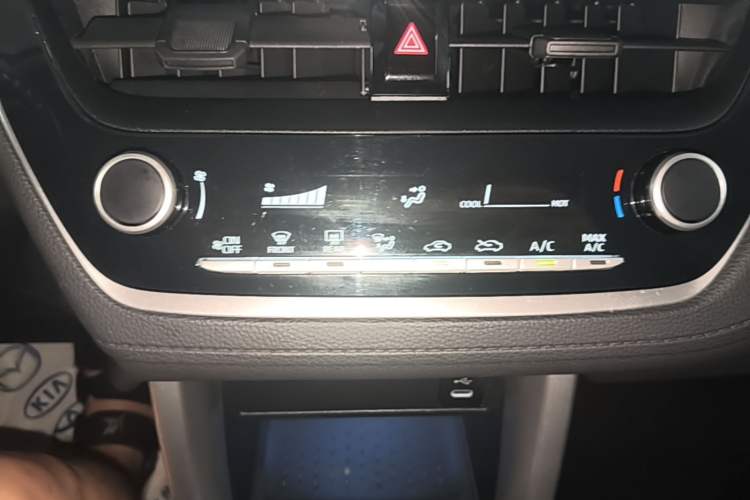 Used Toyota FRONTLANDER 2024 2.0L CVT Elite Plus Edition Audio And AC Panel