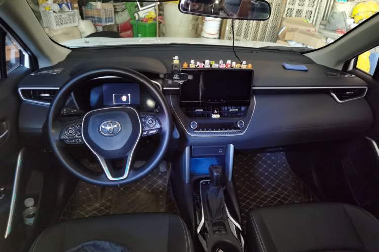 Used Toyota FRONTLANDER 2024 2.0L Smart Electric Hybrid Dual-Engine Luxury Edition Center Console