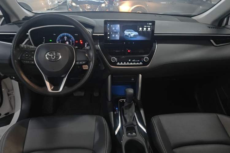 Used Toyota FRONTLANDER 2024 2.0L CVT Elite Plus Edition Center Console