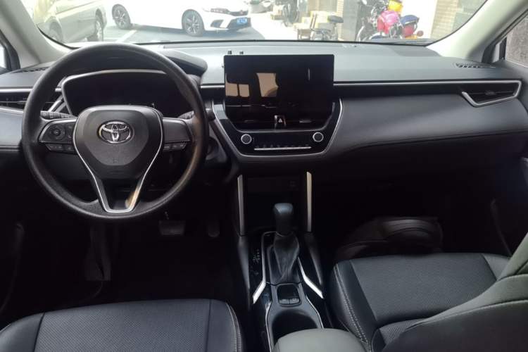 Used Toyota FRONTLANDER 2024 2.0L CVT Elite Edition Center Console