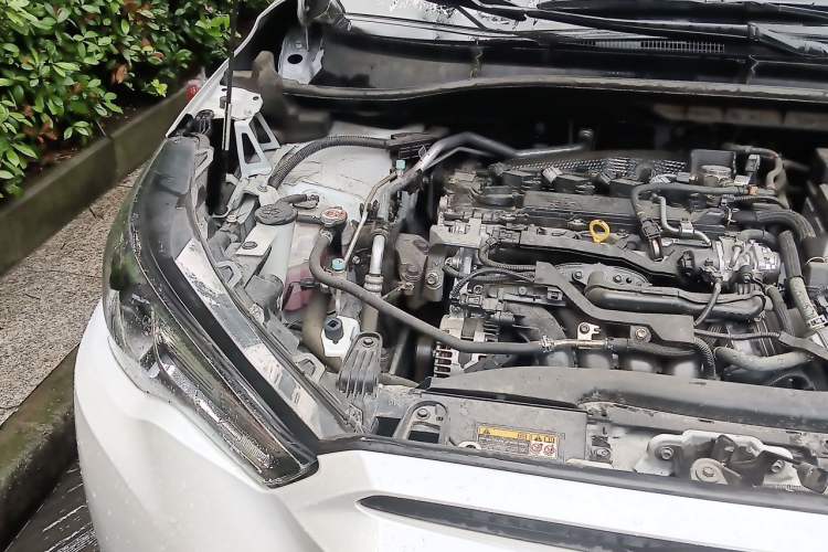 Used Toyota FRONTLANDER 2024 2.0L CVT Elite Edition Engine Bay Right
