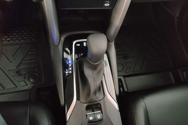 Used Toyota FRONTLANDER 2024 2.0L CVT Elite Edition Gear Lever