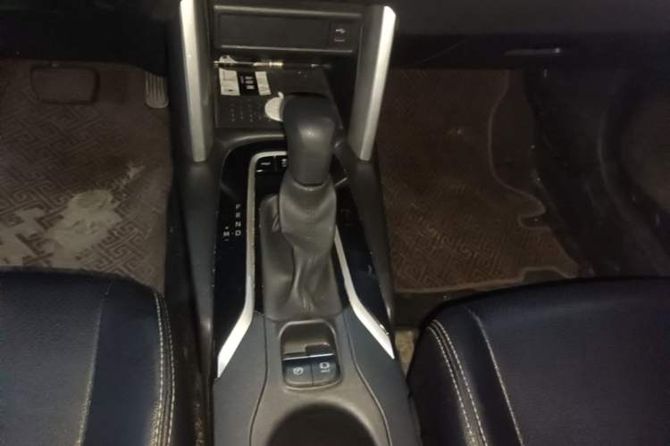 Used Toyota FRONTLANDER 2024 2.0L CVT Elite Edition Gear Lever
