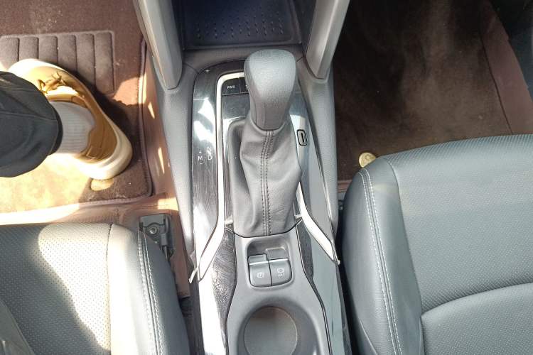 Used Toyota FRONTLANDER 2024 2.0L CVT Elite Edition Gear Lever