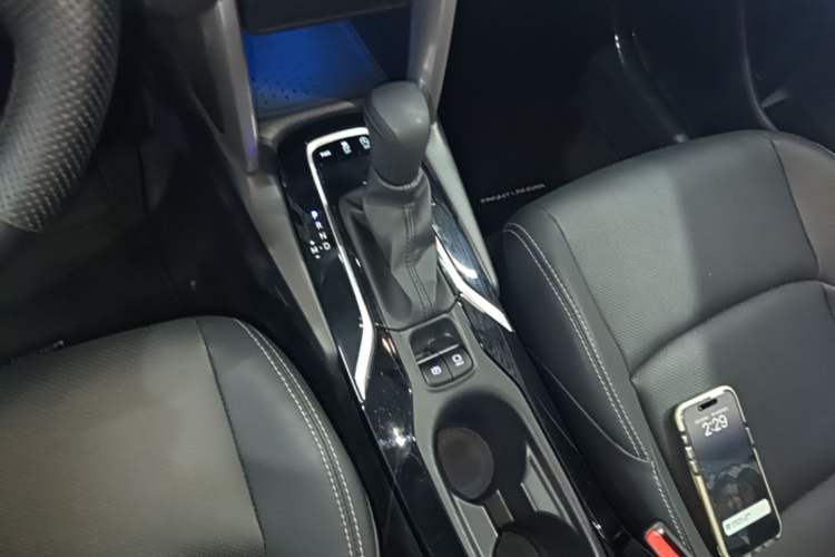 Used Toyota FRONTLANDER 2024 2.0L CVT Elite Plus Edition Gear Lever