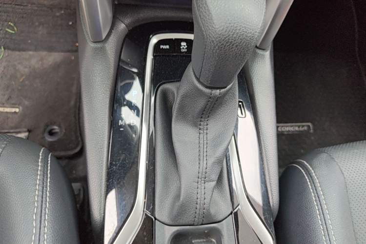 Used Toyota FRONTLANDER 2024 2.0L CVT Elite Plus Edition Gear Lever