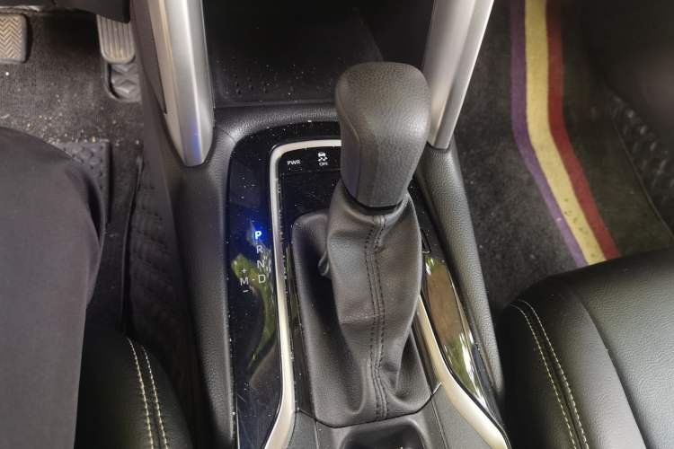 Used Toyota FRONTLANDER 2024 2.0L CVT Elite Edition Gear Lever