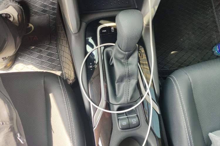 Used Toyota FRONTLANDER 2024 2.0L CVT Elite Plus Edition Gear Lever