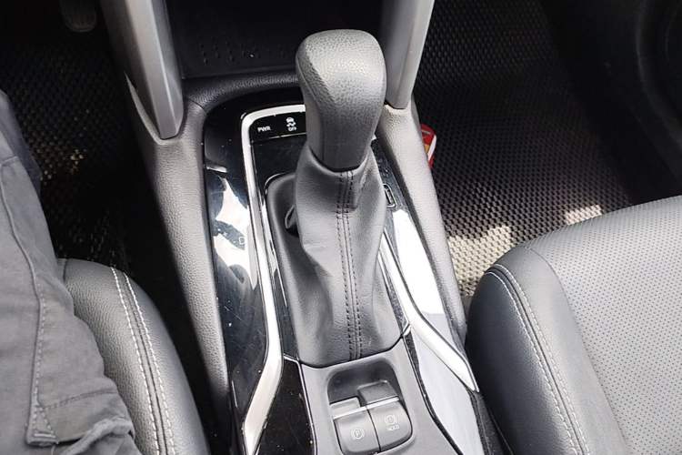 Used Toyota FRONTLANDER 2024 2.0L CVT Elite Plus Edition Gear Lever