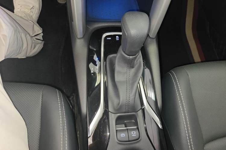 Used Toyota FRONTLANDER 2024 2.0L CVT Luxury Edition Gear Lever